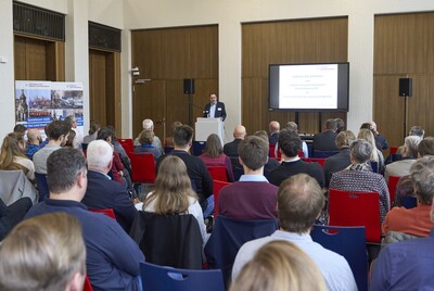 Michael Bürger stellte in seinem Impulsvortrag die Kreislaufwirtschaftstrategie im Land Bremen vor. | © Partnerschaft Umwelt Unternehmen Tag der Umweltinnovationen | © Partnerschaft Umwelt Unternehmen