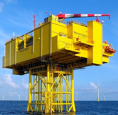 Den Wind auf dem Rücken: Offshore-Experten aus Bremerhaven international gefragt - Von der b.offshore GmbH aus Bremerhaven mit geplant: die Trafostation der WindMW GmbH im OWP Meerwind-Windpark Süd | Ost. | © Wind MW Den Wind auf dem Rücken: Offshore-Experten aus Bremerhaven international gefragt | © Wind MW