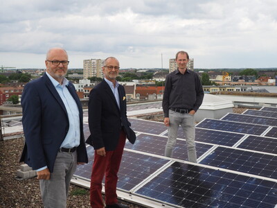 Mehr Firmendächer für Solarenergie | © Photovoltaik auf der Hochschule Bremerhaven Mehr Firmendächer für Solarenergie | © Photovoltaik auf der Hochschule Bremerhaven