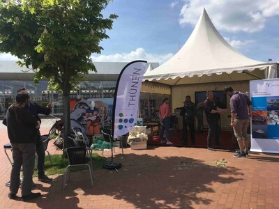 Mitglieder des Netzwerkes Pier der Wissenschaft präsentieren sich auf dem SeeStadtFest Mitglieder des Netzwerkes Pier der Wissenschaft präsentieren sich auf dem SeeStadtFest