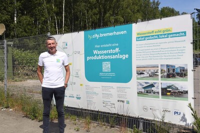 Wasserstoff - Energieträger mit vielen Möglichkeiten - Andreas Wellbrock am Elektrolyse Standort Grauwallring 18 | © Scheer Wasserstoff – Energieträger mit vielen Möglichkeiten | © Scheer