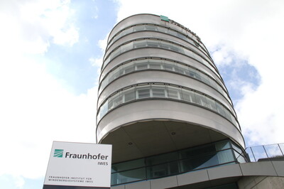 Fraunhofer IWES Bremerhaven: Zukunft der Energie: schwimmende Windturbinen | © Helmut Stapel Zukunft der Energie: schwimmende Windturbinen | © Helmut Stapel